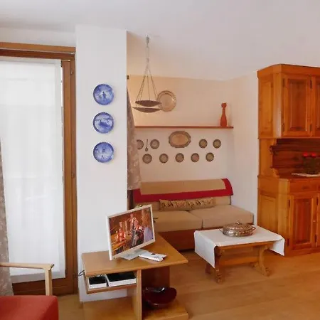 Moritz Sleeps 6 Wifi Apartment